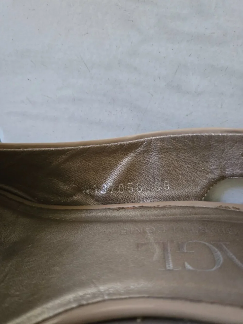 AGL Attilio Giusti Leombruni Slingback Heels Tan 39/9